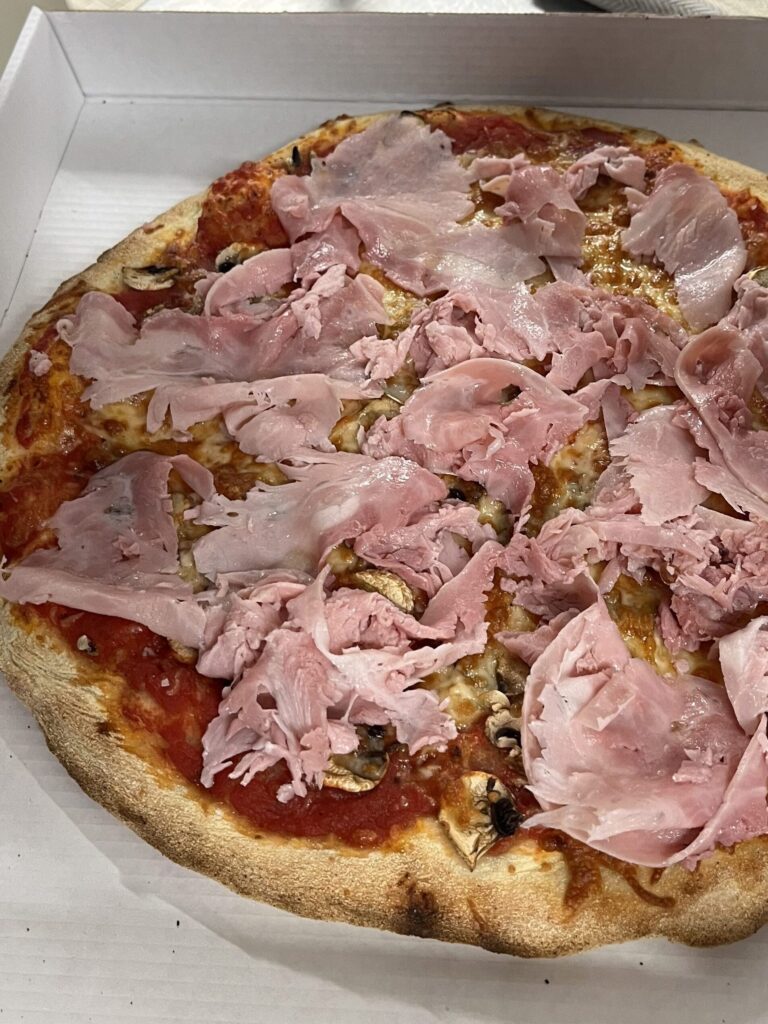 TOMATO BASED PIZZA AND HAM